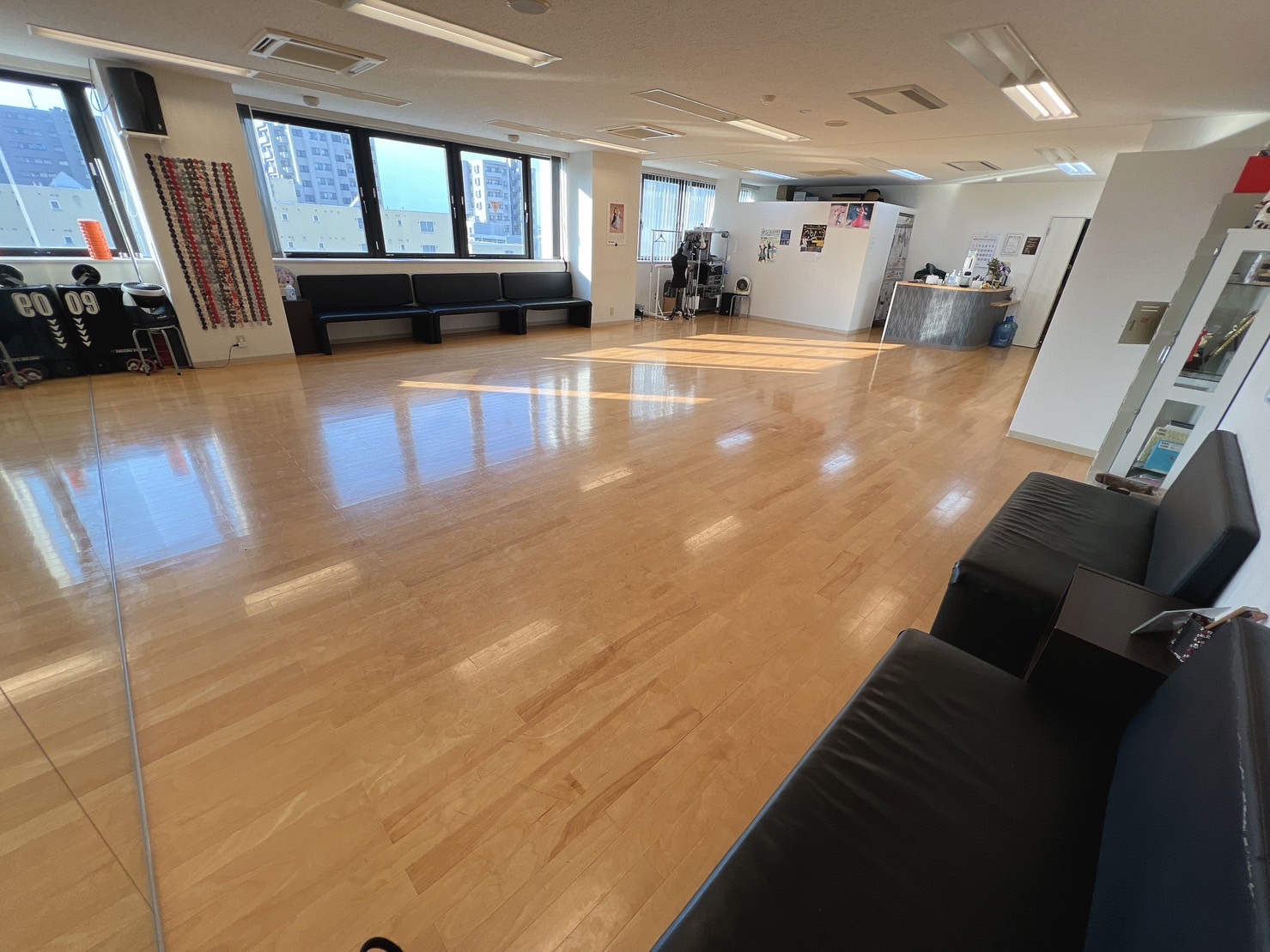 広々としたスタジオ内観